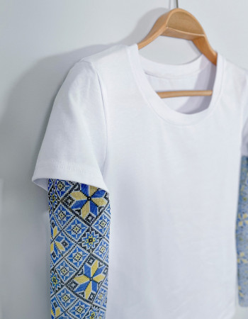 Футболка Дрейк чоловіча з тату-рукавами Вишиванка біла З Україною в сердці