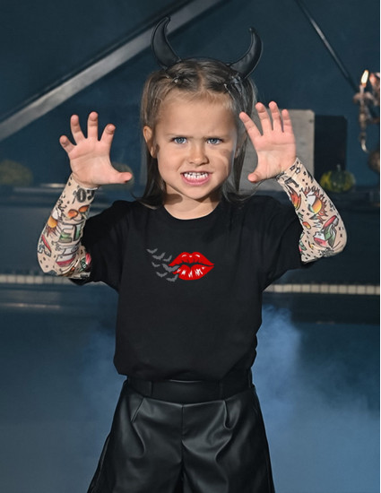 Футболка Дрейк з тату рукавами tattoo style Bat Kiss