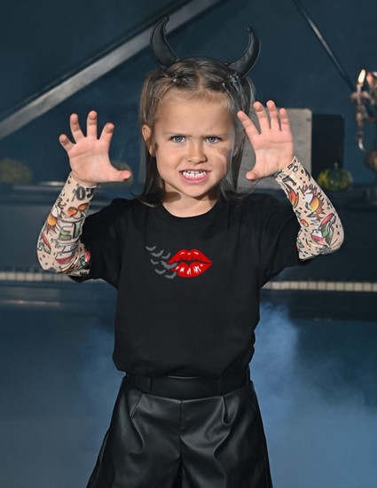 Футболка Дрейк з тату рукавами tattoo style Bat Kiss Футболка Дрейк з тату рукавами tattoo style Bat Kiss