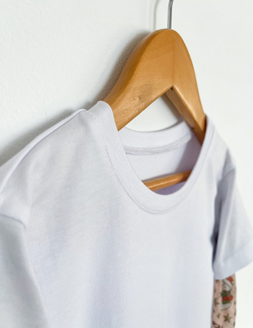 Футболка Дрейк з тату-рукавами Різдвяні історії біла