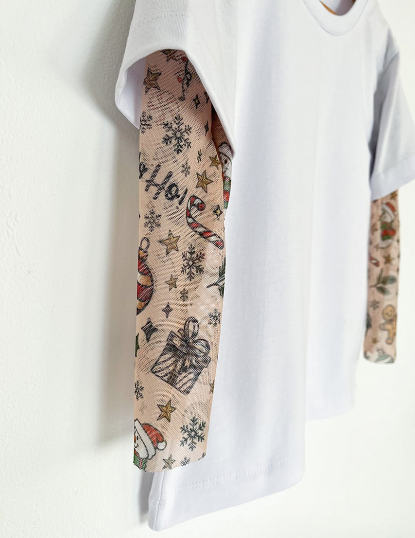 Футболка Дрейк з тату-рукавами Різдвяні історії біла Святкові ласощі