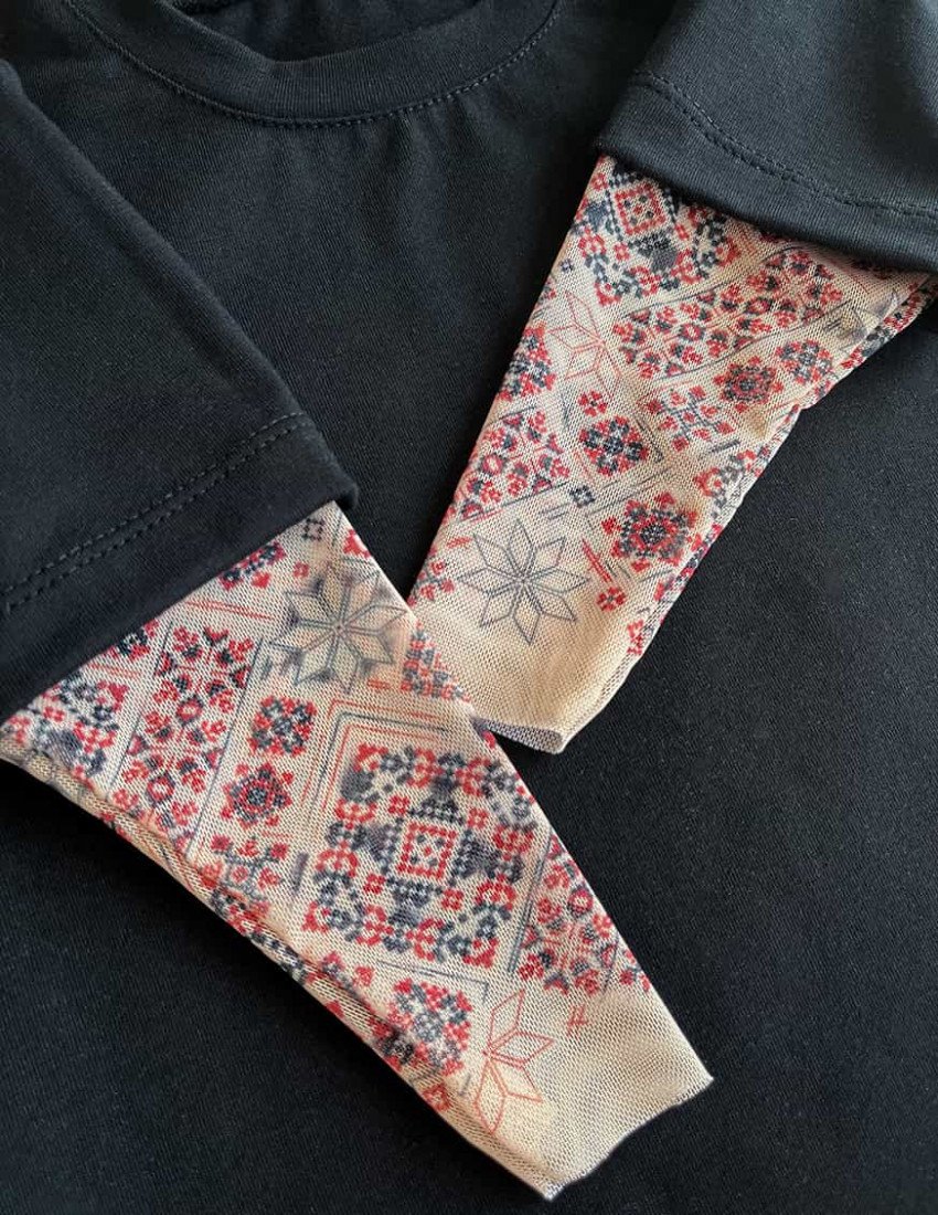 Футболка з тату-рукавами Дрейк Українські мотиви Щасливого Різдва - красна зірка