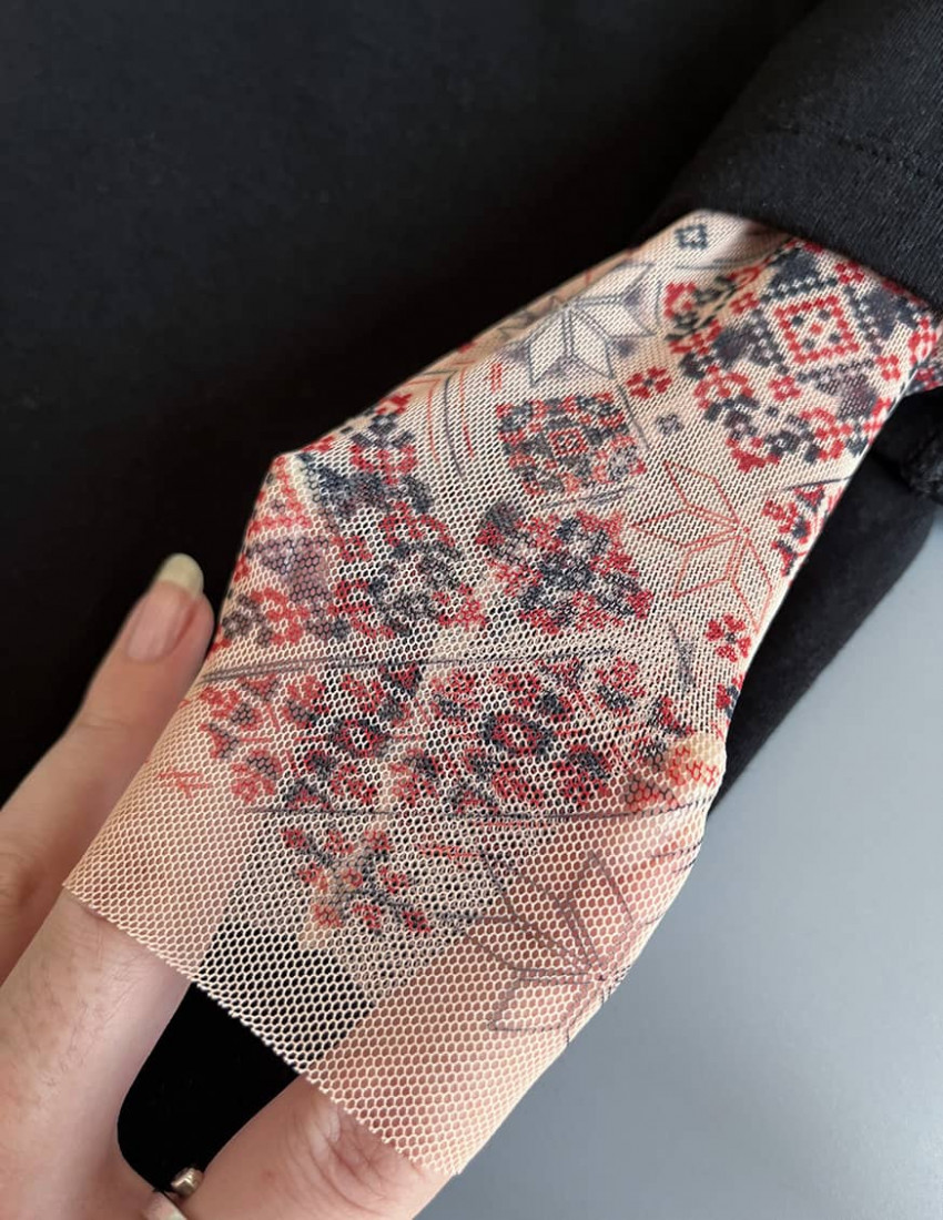 Футболка з тату-рукавами Дрейк Українські мотиви Щасливого Різдва - красна зірка