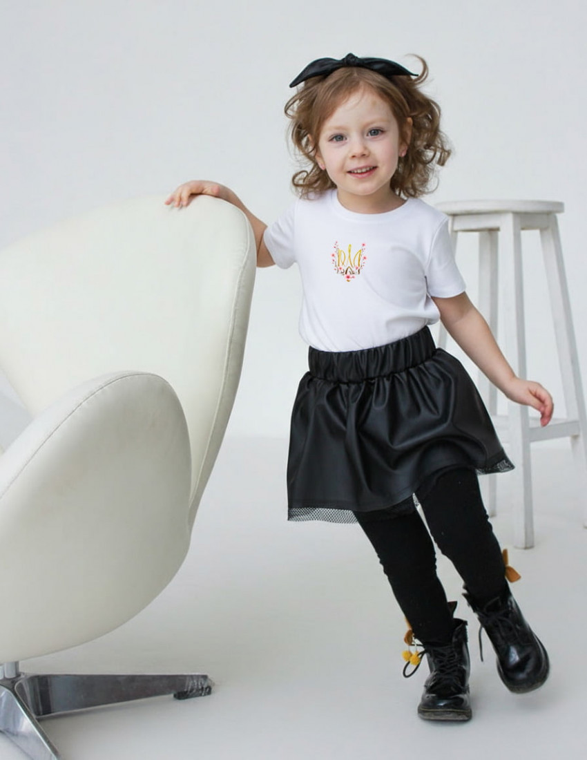 Футболка Овер біла Тризуб з рожевими квітами