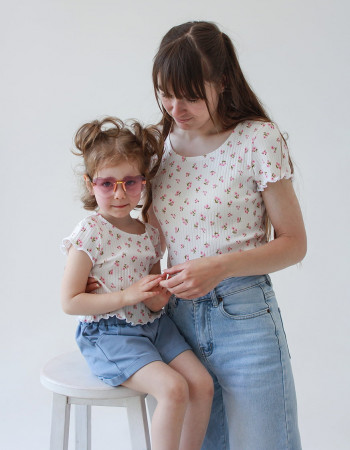 Футболка Клео жіноча молочна в рожеву квіточку