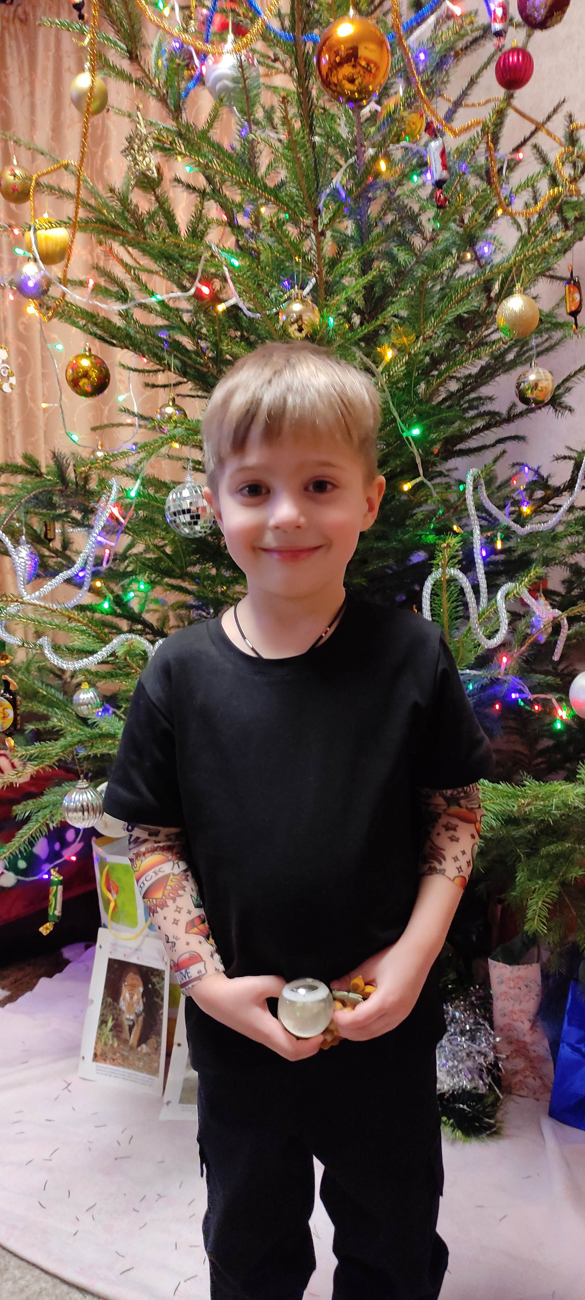 Фото дитини з публічного відгуку Evgakids: Футболка Дрейк с тату рукавами tattoo style