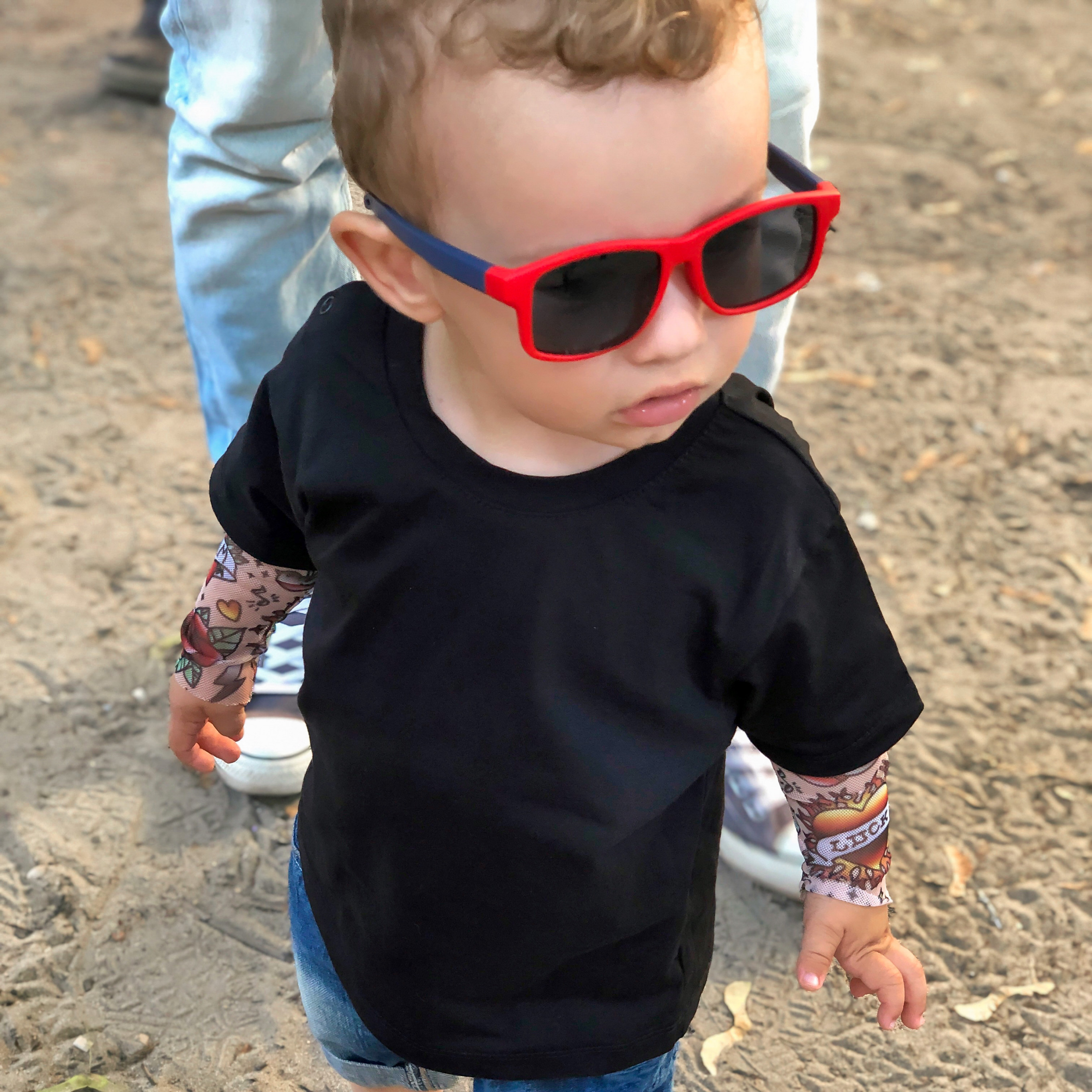 Фото дитини з публічного відгуку Evgakids: Футболка Дрейк с тату рукавами tattoo style
